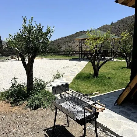 بيت للعطل Cozy Mountain Hideaway For Slow Mornings And Valley Views In Limassol, Cyprus Arakapas