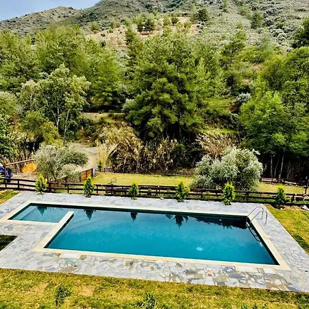 Ferienhaus Cozy Mountain Hideaway For Slow Mornings And Valley Views In Limassol, Cyprus Arakapas