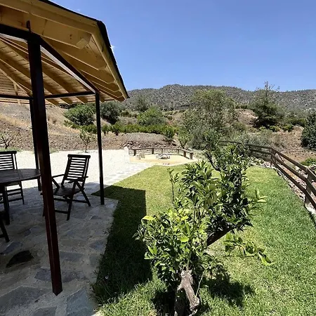 Ferienhaus Cozy Mountain Hideaway For Slow Mornings And Valley Views In Limassol, Cyprus Arakapas
